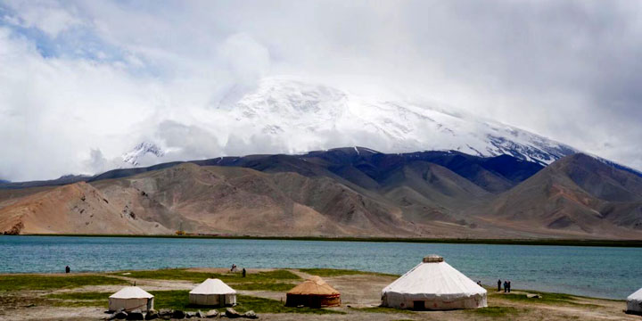 Karakul Lake