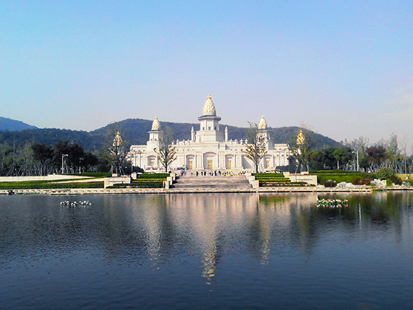 Lingshan Buddhist Palace